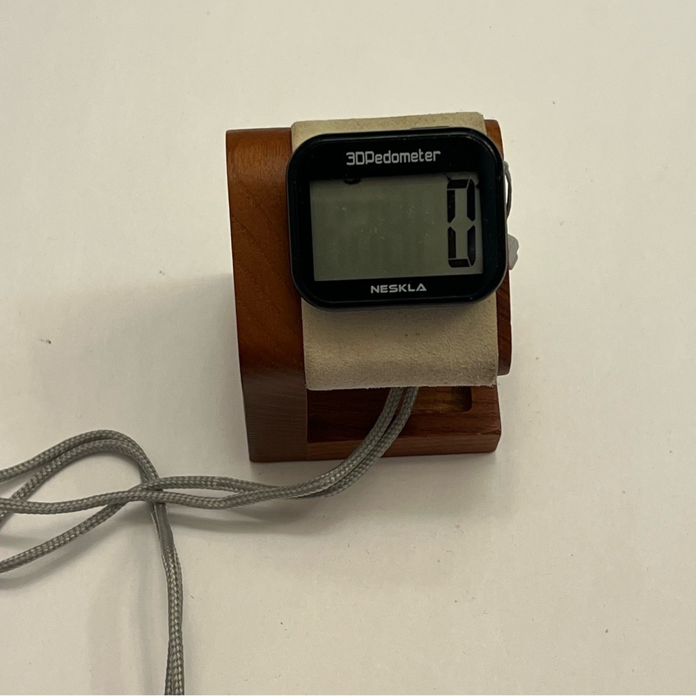 NESKLA 3D Pedometer‎ for Walking, Simple Step Counter with Assorted Colors